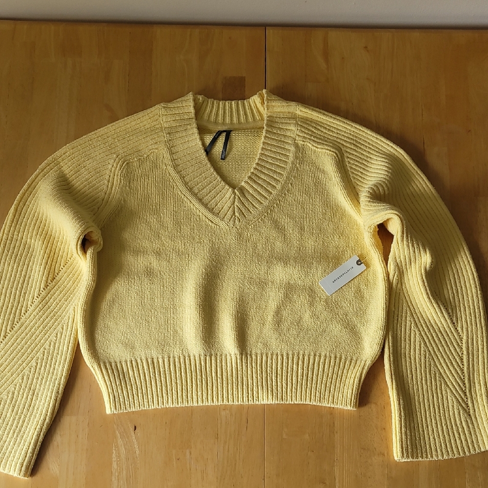 By Anthropologie Bell-Sleeve V-Neck Sweater - Picture 2 of 11